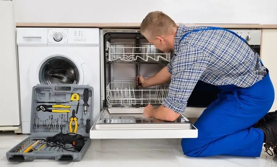 Kızılcahamam Siemens servisi teknisyen ekibi beyaz eşya tamiri yaparken